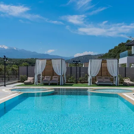 Luxurious Mare - With 150m Pool
