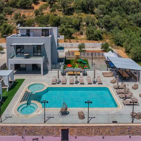 Luxurious Mare - With 150m Pool 빌라 Roumelí