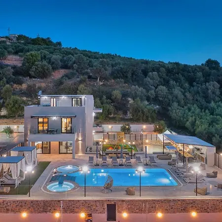 Luxurious Mare - With 150m Pool 빌라