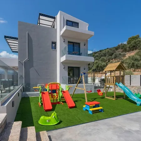 Luxurious Mare - With 150m Pool Roumelí