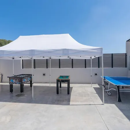 Luxurious Mare - With 150m Pool 빌라 *